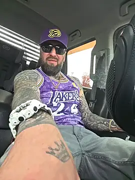 Snapshot of Beardedtattood chatting on October 27, 2025, 2:29 pm Beardedtattood online show from October 27, 2025, 2:29 pm