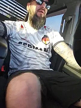 Snapshot of Beardedtattood chatting on June 12, 2026, 10:46 am Beardedtattood online show from June 12, 2026, 10:46 am