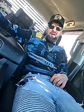 Snapshot of Beardedtattood chatting on October 14, 2025, 1:45 pm Beardedtattood online show from October 14, 2025, 1:45 pm