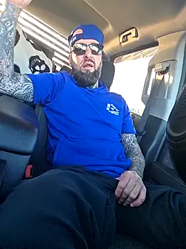 Snapshot of Beardedtattood chatting on November 13, 2025, 1:15 pm Beardedtattood online show from November 13, 2025, 1:15 pm