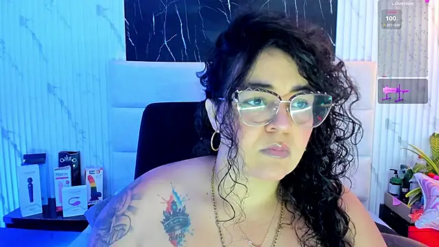 Reginavegaa online show from October 27, 2025, 11:33 am