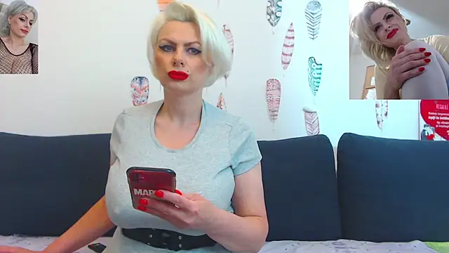 Snapshot of ForeverBarbie_ chatting on June 20, 2026, 12:04 am ForeverBarbie online show from June 20, 2026, 12:04 am