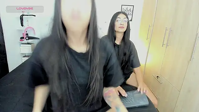 Annie-Hank online show from December 21, 2024, 1:47 am