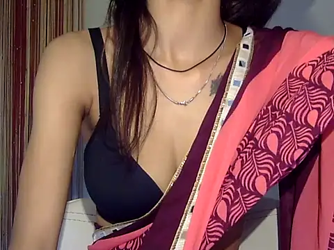 MAAYRA 09 online show from October 30, 2025, 9:40 am