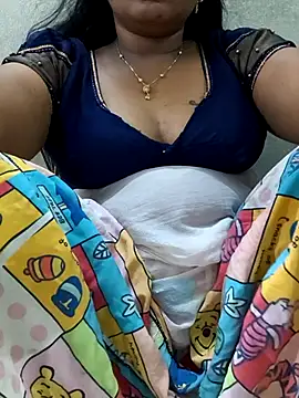 Snapshot of MaaliiiPonuTamil chatting on July 6, 2026, 4:41 am MaaliiiPonuTamil online show from July 6, 2026, 4:41 am