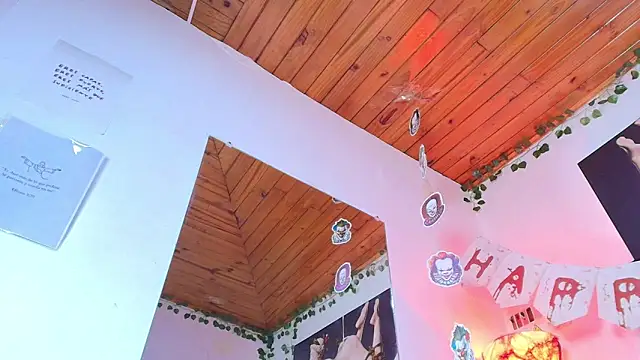 Naia x online show from October 24, 2025, 7:57 pm