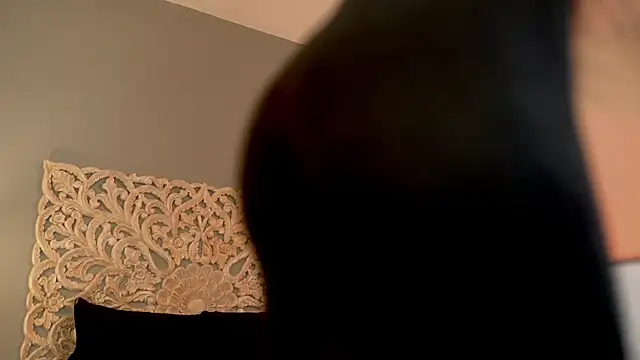 lupeebony online show from October 16, 2025, 8:06 pm