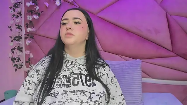 Snapshot of Victoria_Rossy chatting on November 15, 2025, 8:35 pm Victoria Rossy online show from November 15, 2025, 8:35 pm