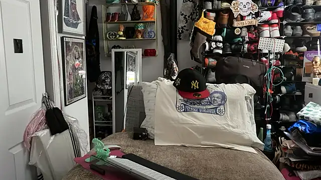 joeytatts66 online show from February 18, 2026, 2:42 am