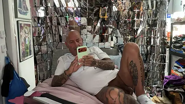 joeytatts66 online show from April 15, 2026, 1:22 am