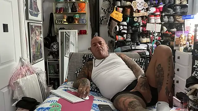 joeytatts66 online show from February 5, 2026, 2:51 am