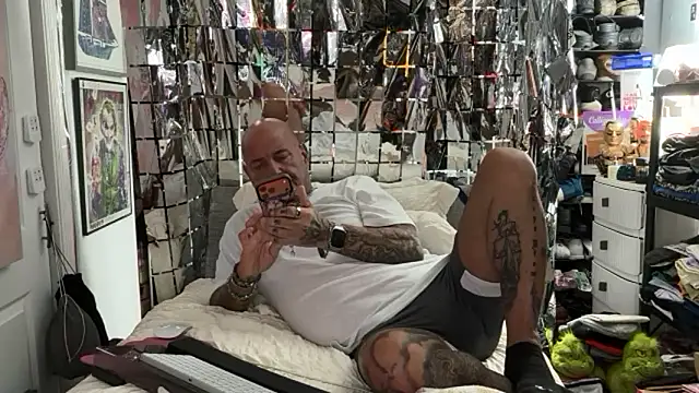 joeytatts66 online show from May 17, 2026, 1:27 am