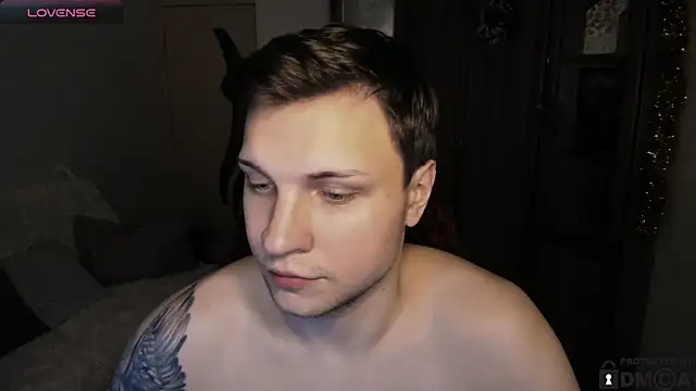 handsome guy01 online show from December 18, 2025, 2:49 am