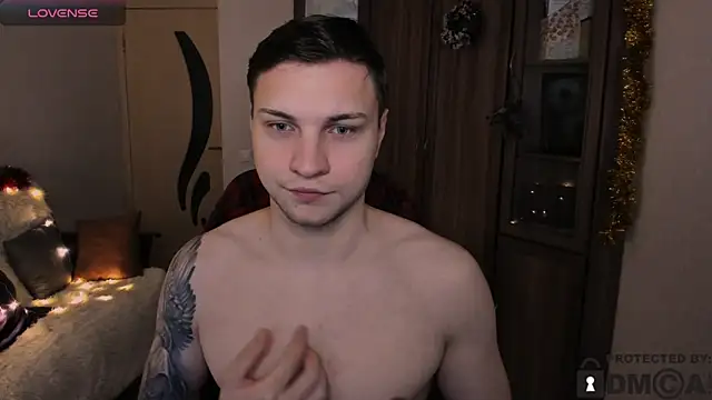 handsome guy01 online show from November 30, 2025, 3:29 am