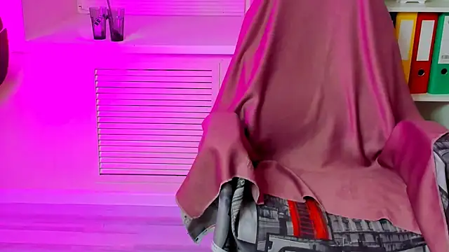 CarolGiggly online show from November 19, 2025, 7:25 pm