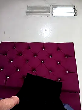 tiffany Bitch online show from November 19, 2025, 10:10 pm