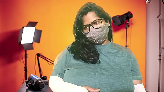 mamoni91 online show from November 15, 2025, 3:10 am