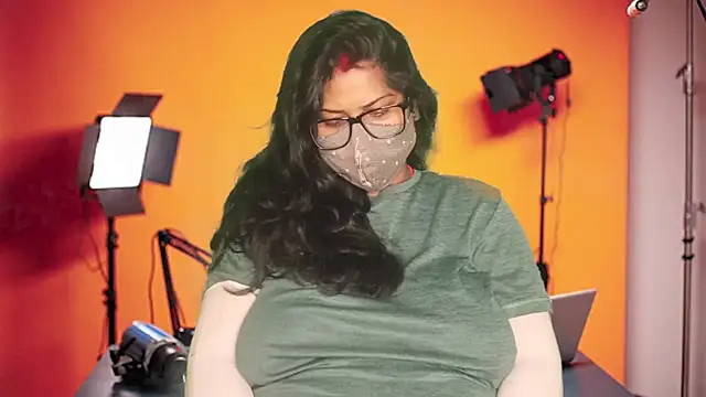 mamoni91 online show from November 28, 2025, 3:28 am