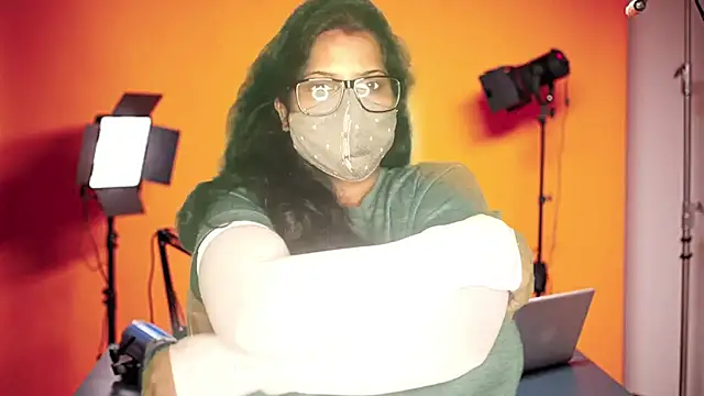 mamoni91 online show from November 1, 2025, 3:24 am