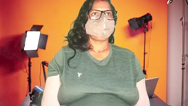 mamoni91 online show from November 3, 2025, 2:39 am