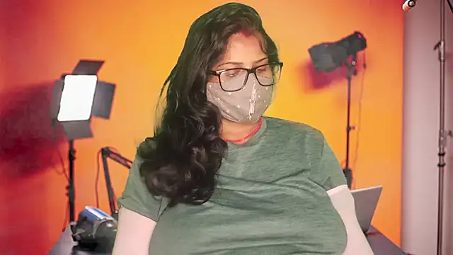 mamoni91 online show from November 19, 2025, 3:28 am