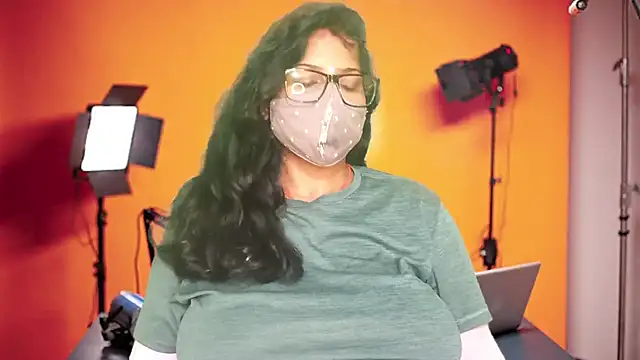 mamoni91 online show from October 31, 2025, 3:14 am