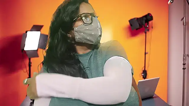 mamoni91 online show from November 17, 2025, 3:43 am