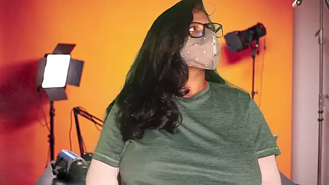 mamoni91 online show from November 7, 2025, 3:22 am