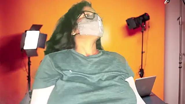 mamoni91 online show from October 8, 2025, 2:46 am