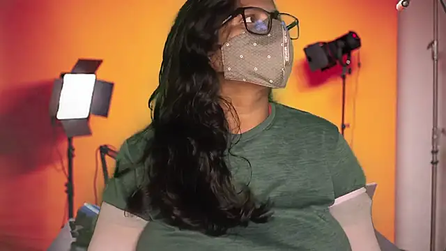 mamoni91 online show from November 18, 2025, 3:32 am