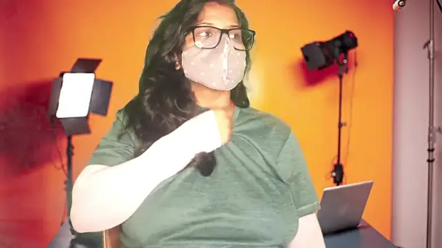 mamoni91 online show from October 9, 2025, 2:45 am