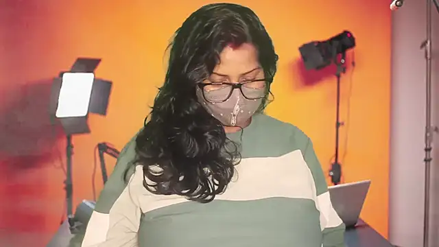 mamoni91 online show from November 25, 2025, 3:40 am