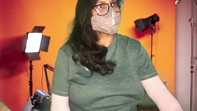 mamoni91 online show from November 13, 2025, 4:05 am