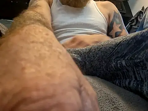 Snapshot of Cantufamily1979 chatting on January 14, 2026, 6:44 pm Cantufamily1979 online show from January 14, 2026, 6:44 pm