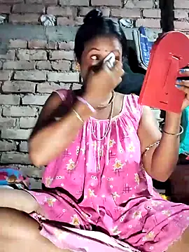Hotty-dola online show from September 18, 2025, 7:28 pm