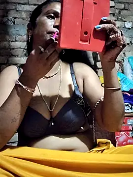 Hotty-dola online show from September 28, 2025, 4:14 pm
