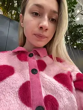 Snapshot of Lia__Love chatting on October 22, 2025, 12:04 pm Lia Love online show from October 22, 2025, 12:04 pm