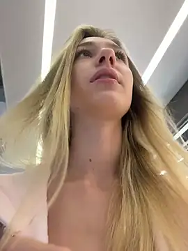 Snapshot of Lia__Love chatting on November 9, 2025, 2:10 pm Lia Love online show from November 9, 2025, 2:10 pm