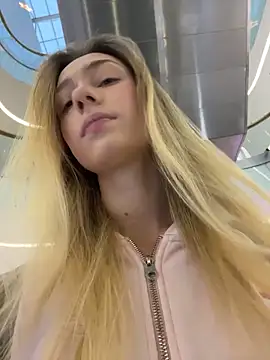 Snapshot of Lia__Love chatting on November 13, 2025, 12:09 pm Lia Love online show from November 13, 2025, 12:09 pm