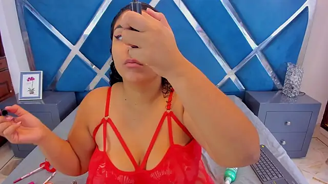 Tiffanymiller00 online show from November 21, 2025, 1:21 pm