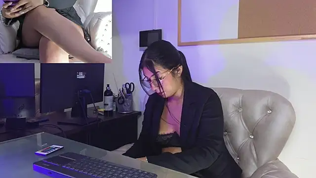 GABYTAYLOR  online show from November 7, 2025, 2:10 pm