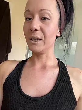 Snapshot of SweetSolez chatting on May 21, 2026, 12:35 pm SweetSolez online show from May 21, 2026, 12:35 pm