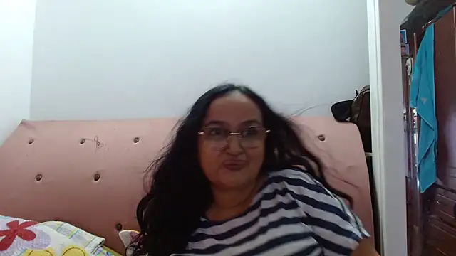 GiaNahomi online show from February 14, 2025, 8:05 pm
