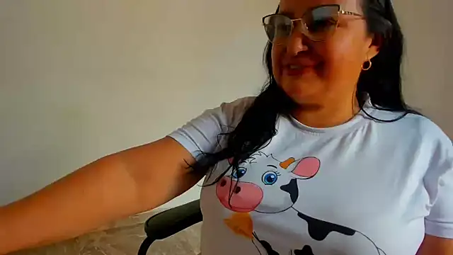 GiaNahomi online show from March 8, 2025, 7:20 pm