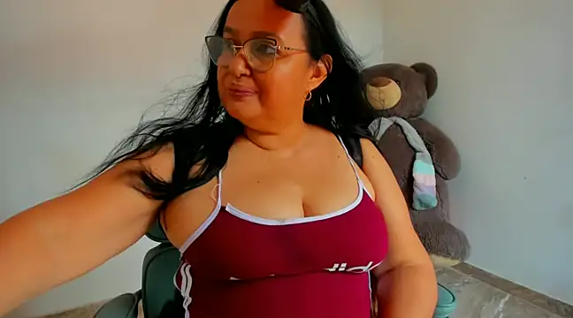GiaNahomi online show from March 11, 2025, 3:45 pm
