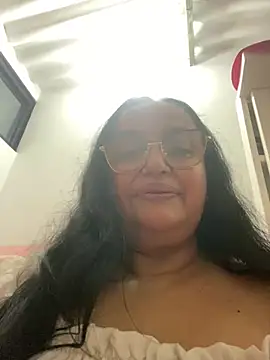 GiaNahomi online show from January 5, 2025, 4:04 am