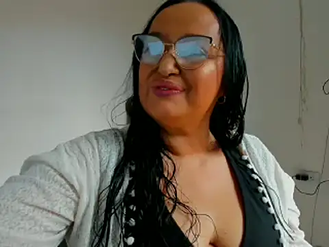 GiaNahomi online show from March 6, 2025, 9:31 pm