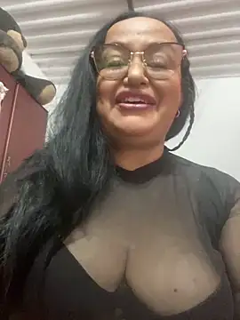 GiaNahomi online show from January 6, 2025, 11:30 pm