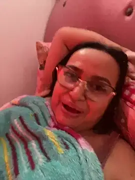 GiaNahomi online show from January 5, 2025, 1:58 pm