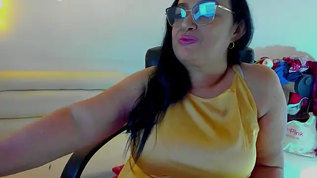 GiaNahomi online show from January 3, 2025, 3:49 am